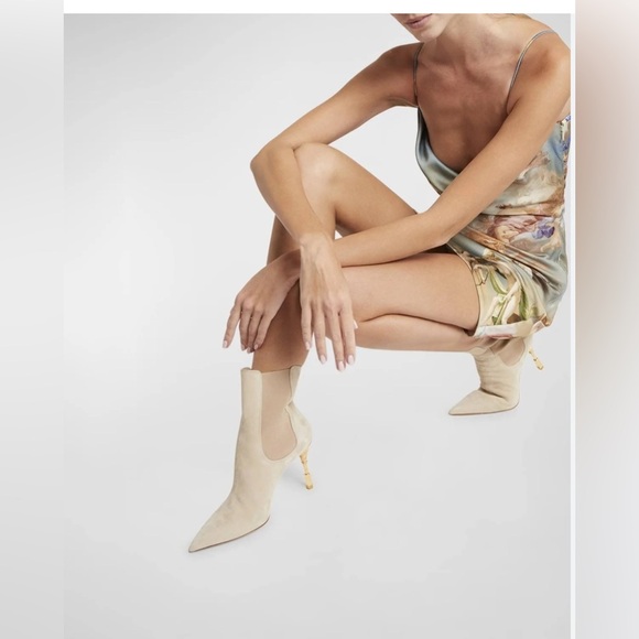 Balmain
Women's Pointed Toe Sculpted High Heel Ankle Boots - Picture 3 of 16